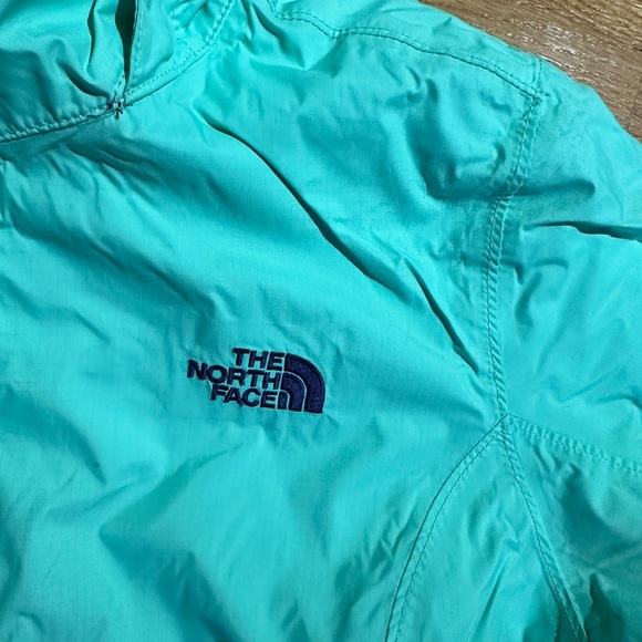 Ladies North Face light shell raincoat - Picture 2 of 4